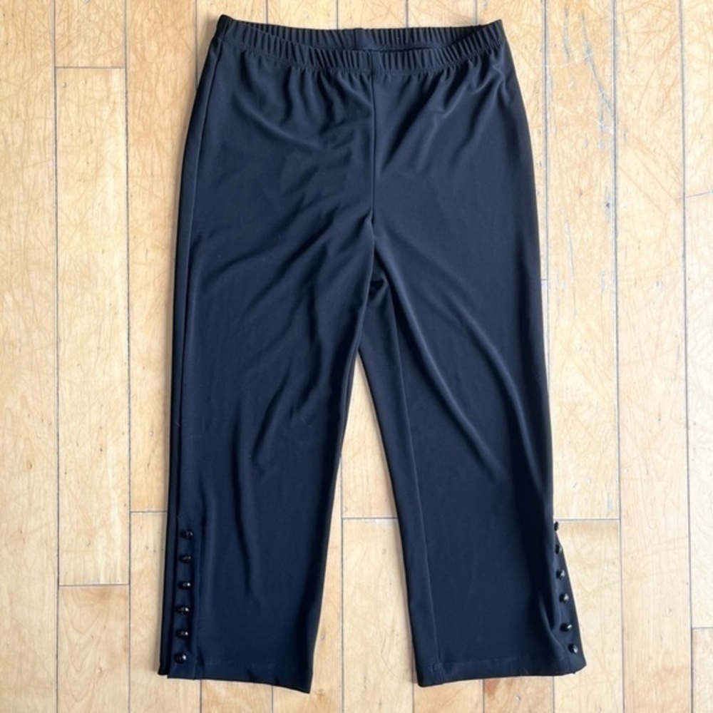 Frank Lyman Design Black Button-Accent Capri Pants Size 4